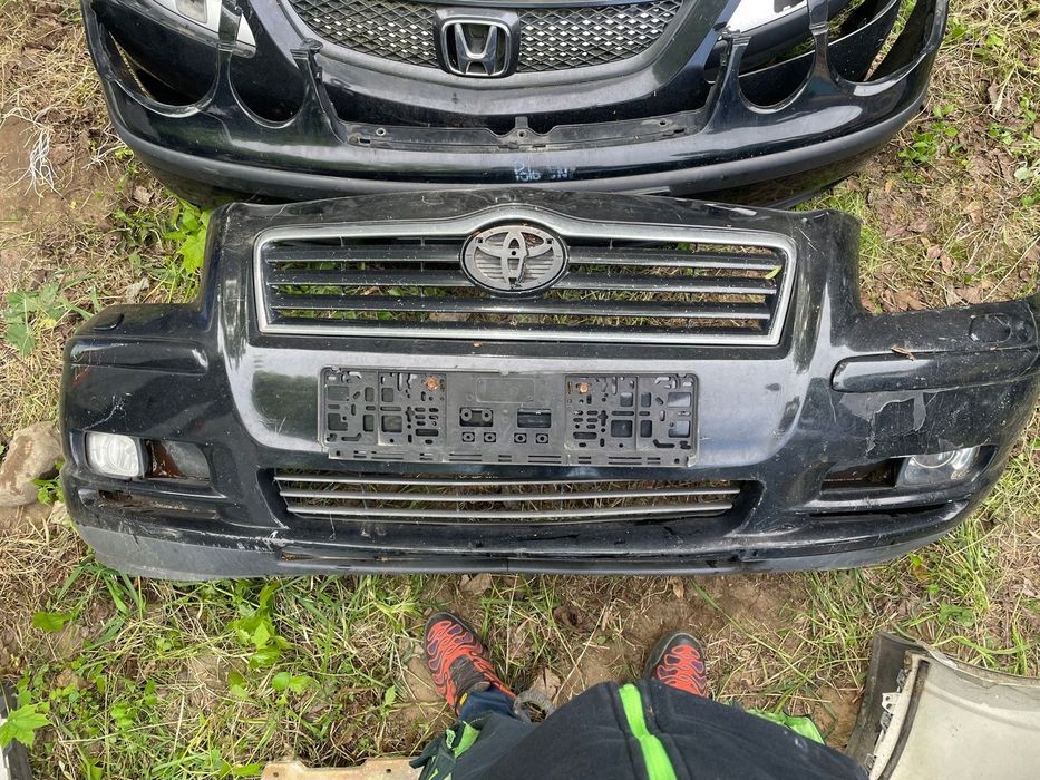 toyota avensis t25 II zderzak przód przedni spryski kod lakieru- nie znam