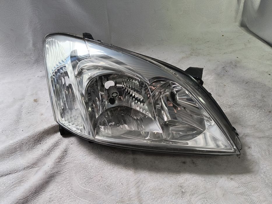Lampa prawa Toyota Corolla e12 Europa stan bardzo dobry reflektor