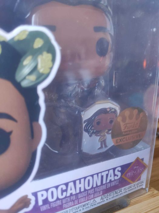 Funko POP! Disney Princess: POCAHONTAS (WITH PIN) - Gold Excl #1077