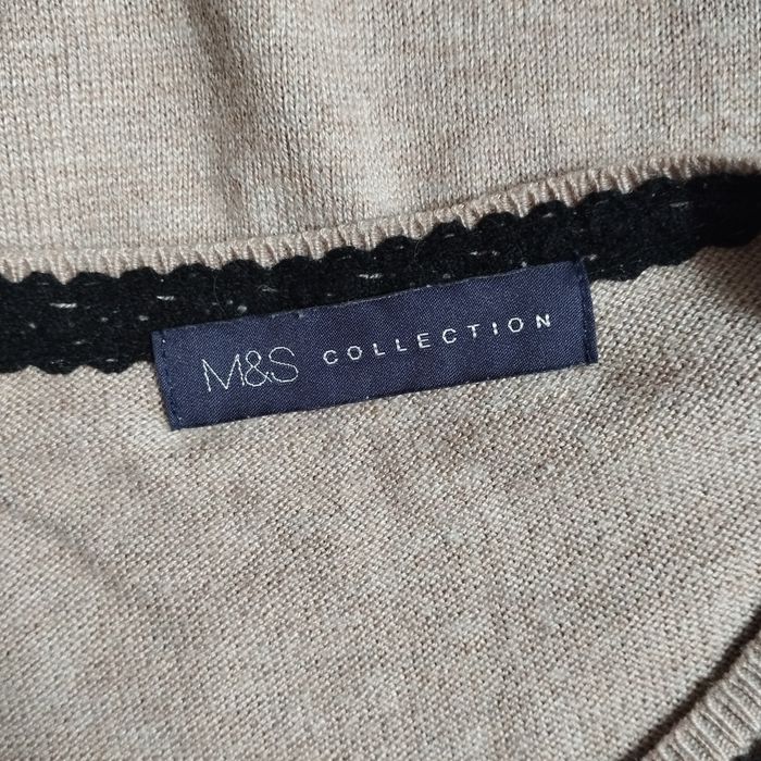 Beżowy sweter M&S Collection L z koronką – elegancki i wygodny