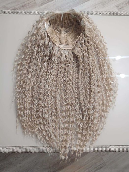 Peruka blond 70 cm długości afro loki