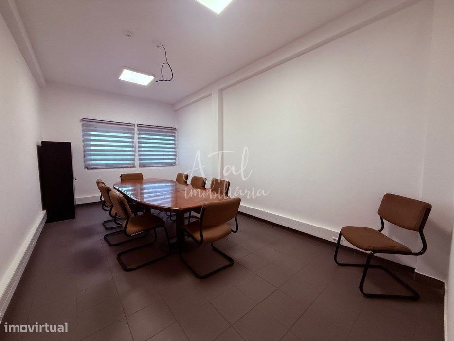 Escritório com 5 salas - Azambuja