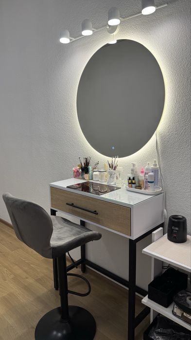 Візажний стіл +дзеркало