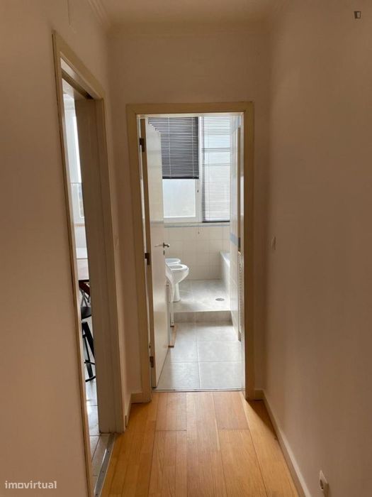 Quarto - localizado em Intendente Lisbon