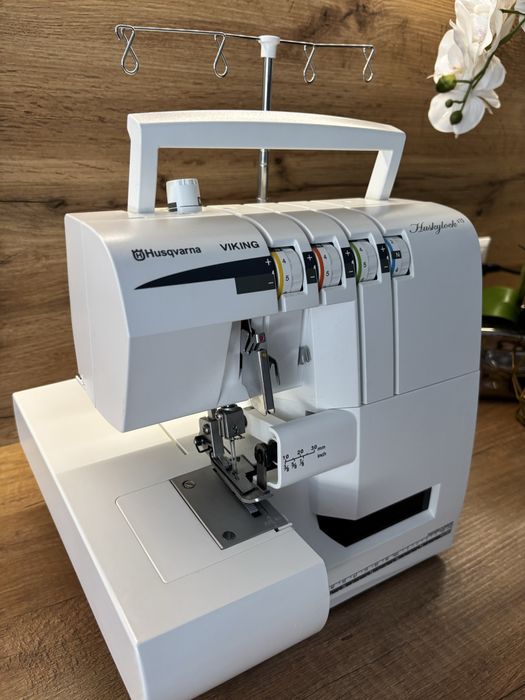 Jak nowy! Husqvarna owerlok overlock maszyna do szycia