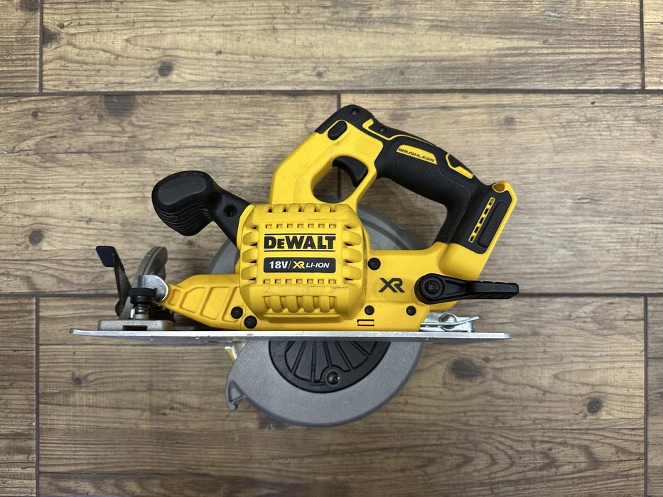 Piła, pilarka tarczowa, akumulatorowa DeWalt DCS570 - 2023r.