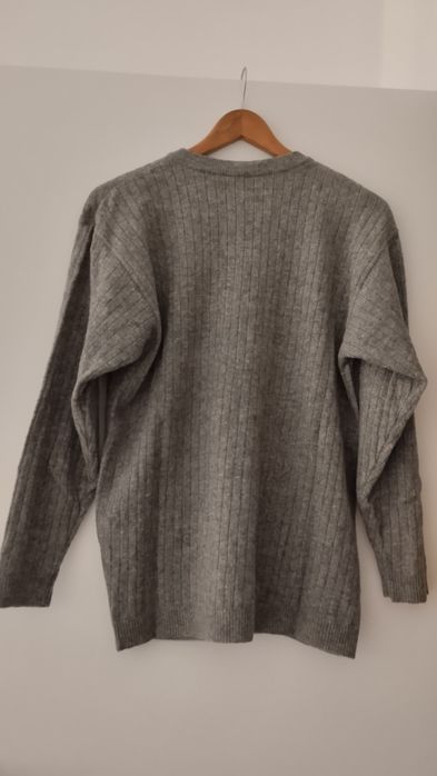 Casaco cinza malha botões dourados