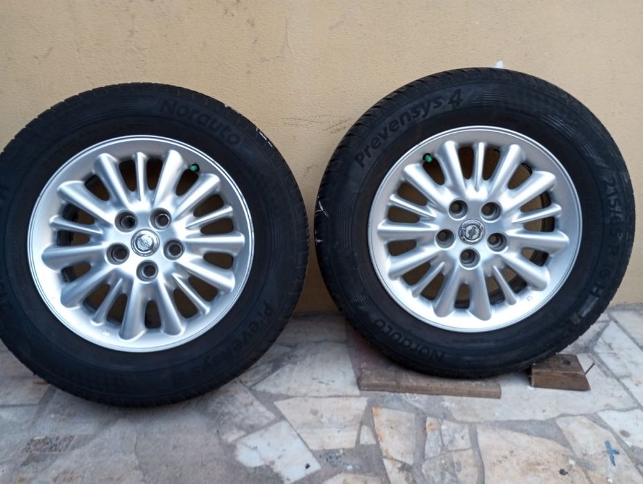 Jantes de 16’ e 4 Rodas