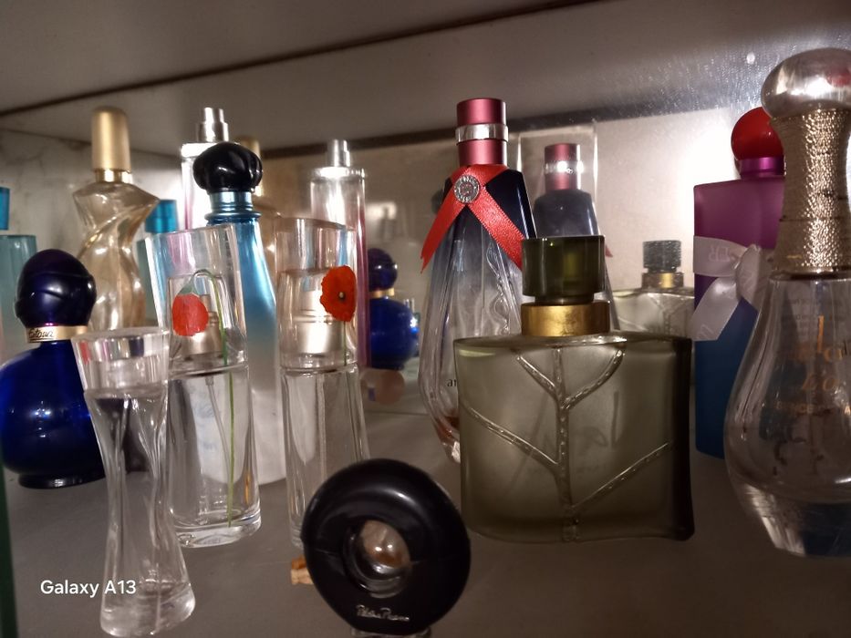 Perfumes frascos vazios colecção