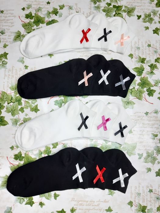 12 pares de meias curtas (novas) com laços