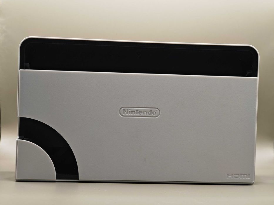 Nintendo Switch OLED 4x Joy Con Karta 128GB Etui i inne dodatki BIAŁA