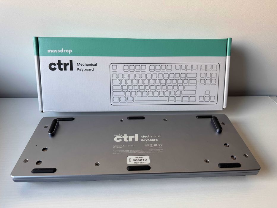 Teclado Mecânico Massdrop CTRL + Switches de Oferta