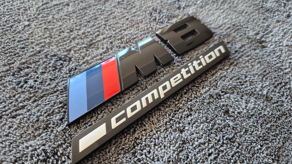 Oryginalny znaczek emblemat BMW M8 Competition na tylną klapę bagażnika. M power