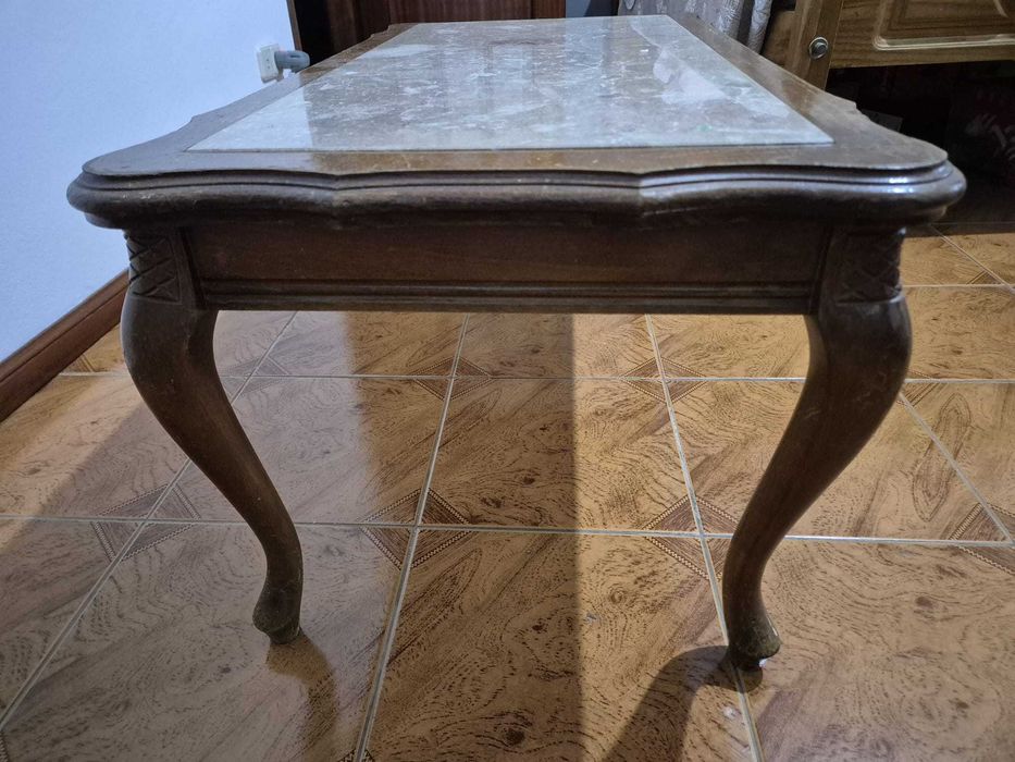 Mesa de centro de sala em madeira com tampo em pedra (marmore)