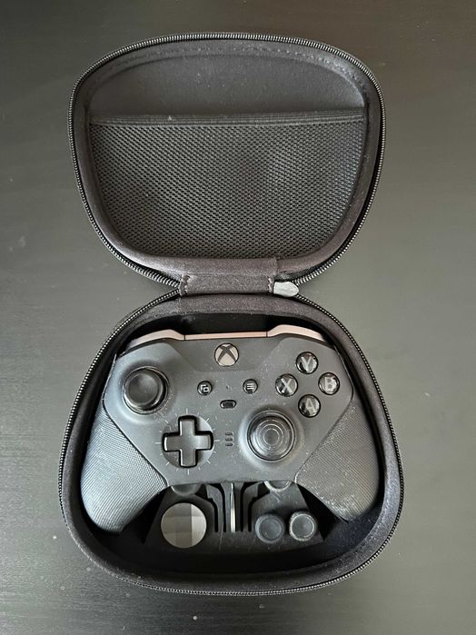 Xbox One X/1TB (Muito bom estado, c/ Comando Elite, c/acessórios)