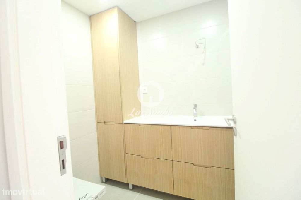 Apartamento T2, remodelado, localizado na prestigiada Urbanização N...