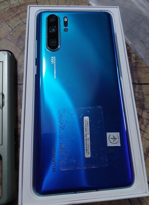 Huawei P30 Pro 256 GB – komplet, sprawny, pęknięcie w rogu