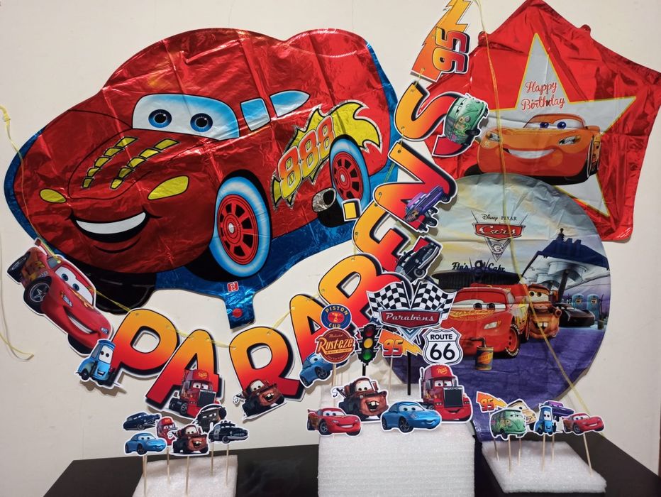 Kits de festa com balões, banners e muito mais