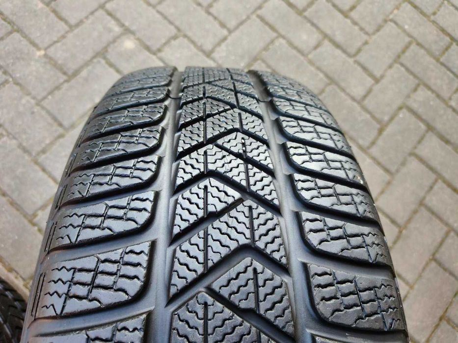 225/45 95H R18 PIRELLI Sottozero 3 J 7.5mm 2022r Zimowe Opony 2szt