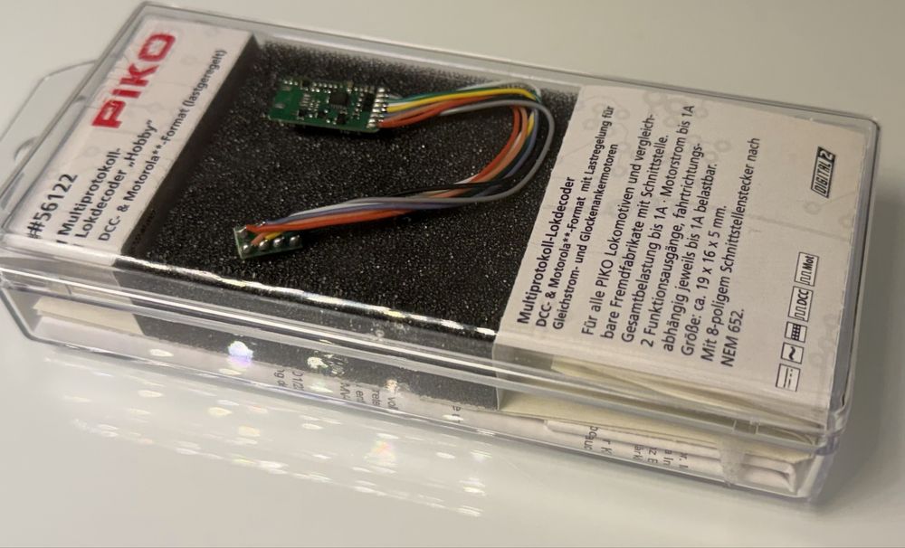 Dekoder cyfrowy do SM42 i SP42.Dedykowany do lokomotyw Piko H0.