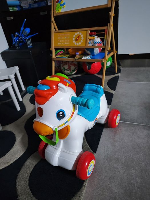 Brinquedo Cavalinho interativo da Clementoni