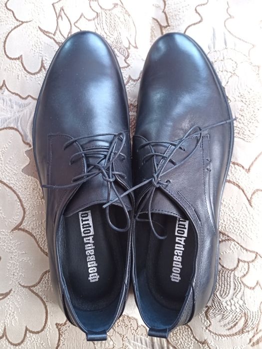 Туфлі зі шкіри на шнурках