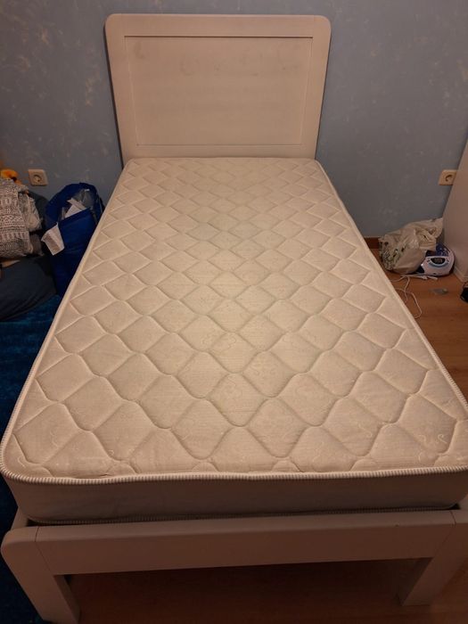 Cama solteiro com colchao e estrato