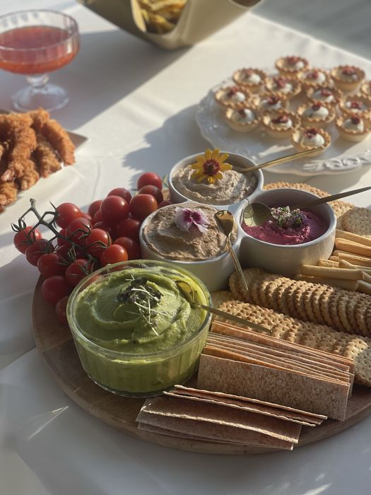 Aluguer de Carrinhos Gourmet para Eventos – Pipocas, Algodão Doce, Gelados, Açaí, Poké, Panquecas, Hambúrgueres e Cocktail Bar