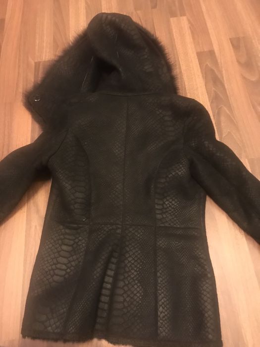 Продам  натуральную женскую дубленку с копишоном.