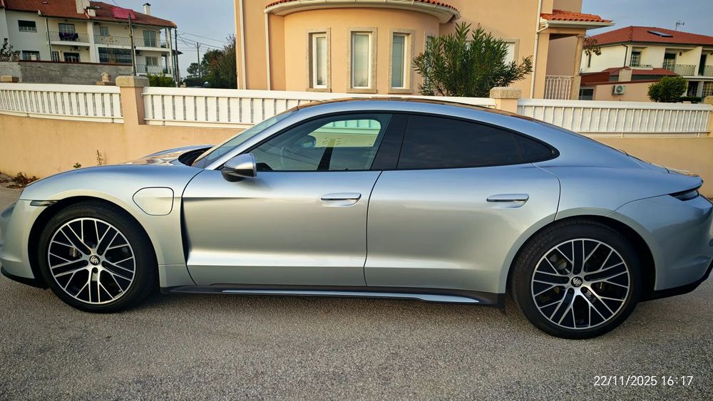 Porsche Taycan Standard