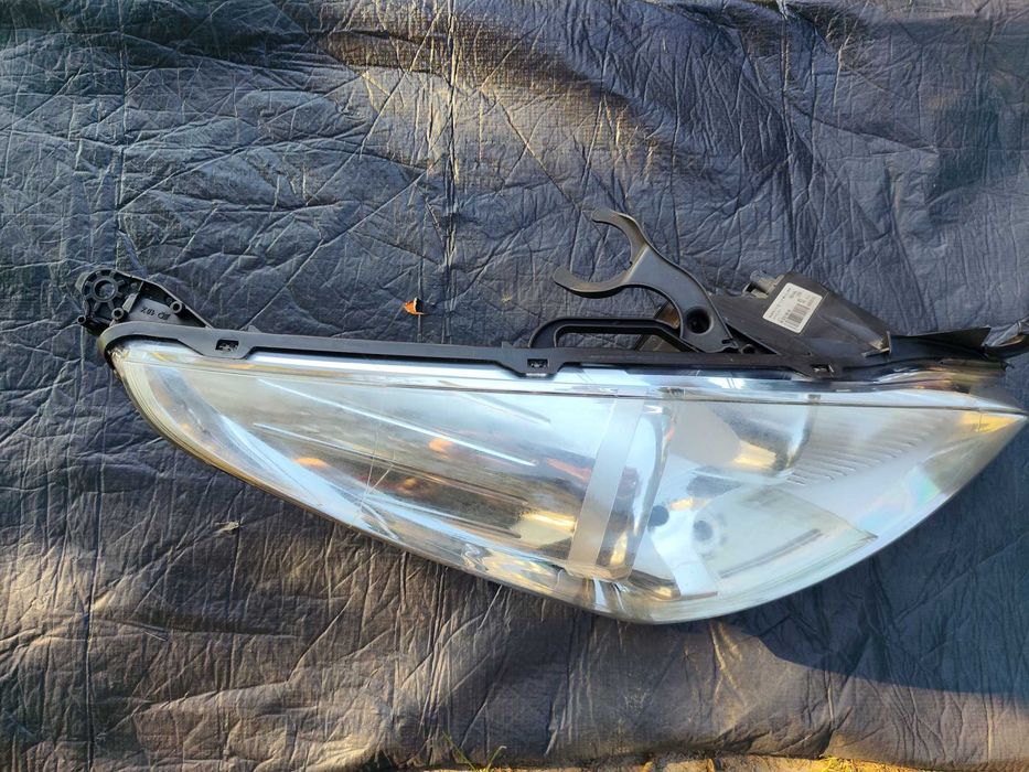 Lampa prawy przód Peugeot 3008