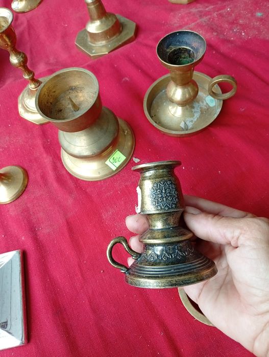 Різні латунні і бронзові речі.