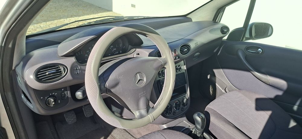 Mercedes-Benz Classe A 140 Classic com Câmara traseira e Sensores de estacionamento