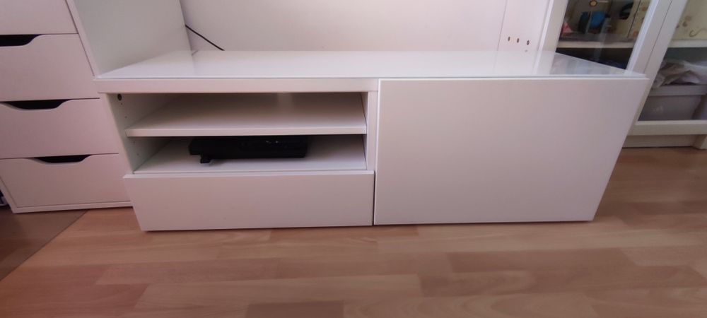 Móvel TV IKEA Besta + Base em vidro