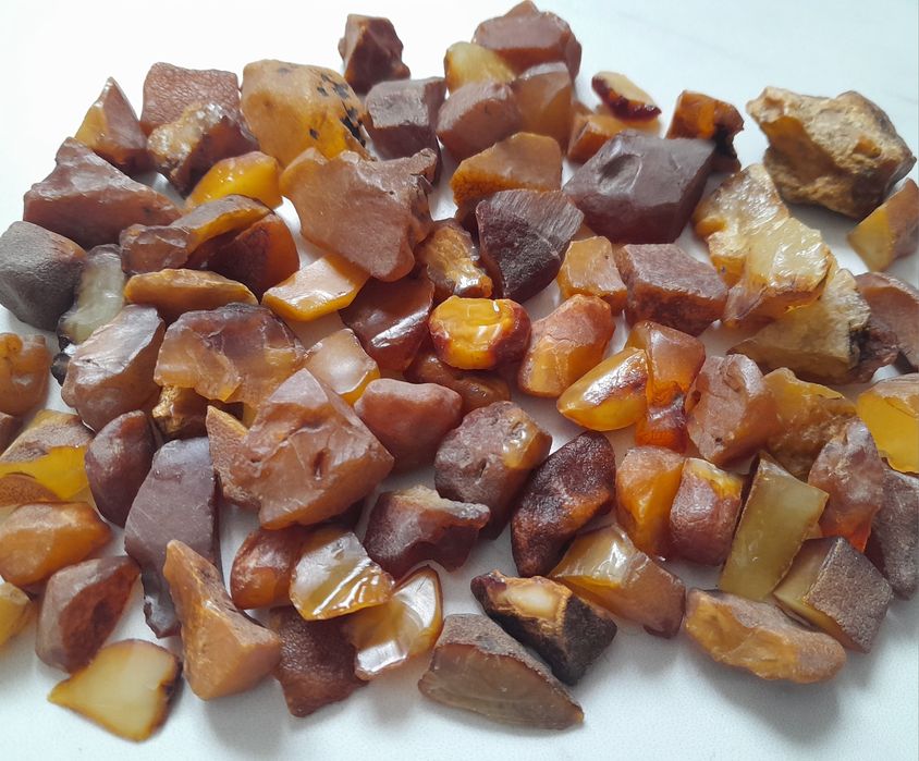 Натуральный янтарь с отверстиями Бурштин