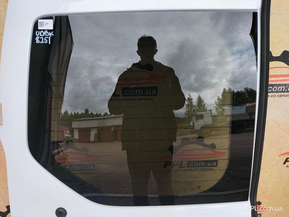 Ford Transit Tourneo Connect Mk2 13- Стекло двери заднее левое 19 год