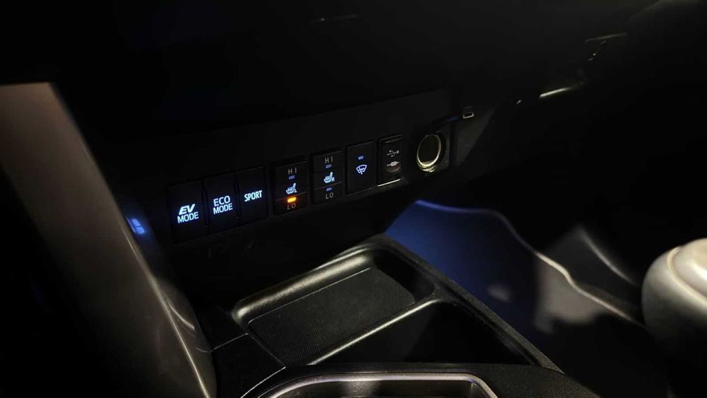 Toyota RAV4 2017 2.5 E-CVT Hybrid (197 к.с.) 2WD • Dynamic