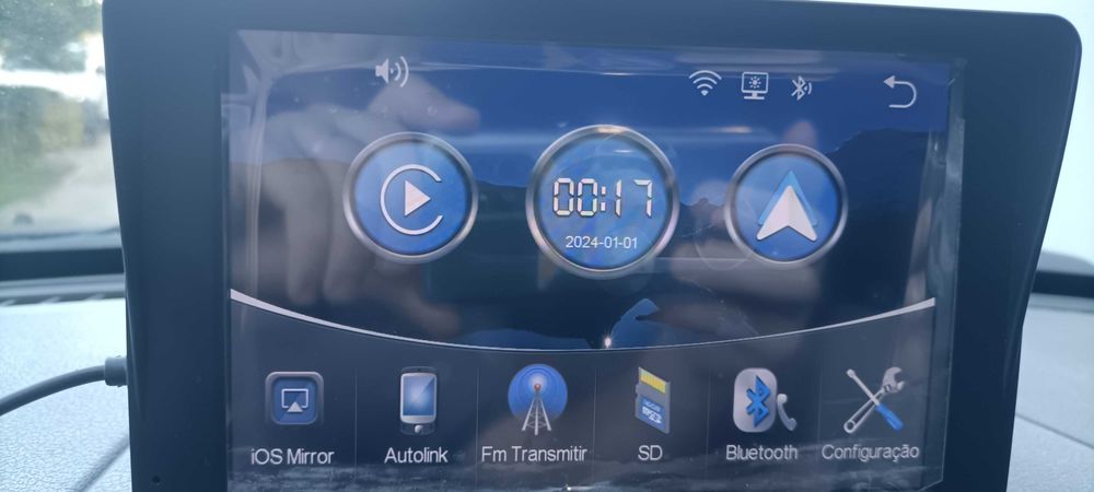 Gps. Car play etc...