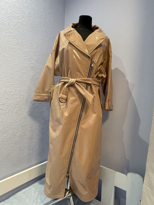 Плащ лаковый. Производство Украина. Фира vovk. Размер 40.