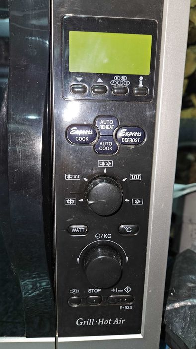 3 em 1 - microondas, forno/grill, air fryer, marca Sharp.