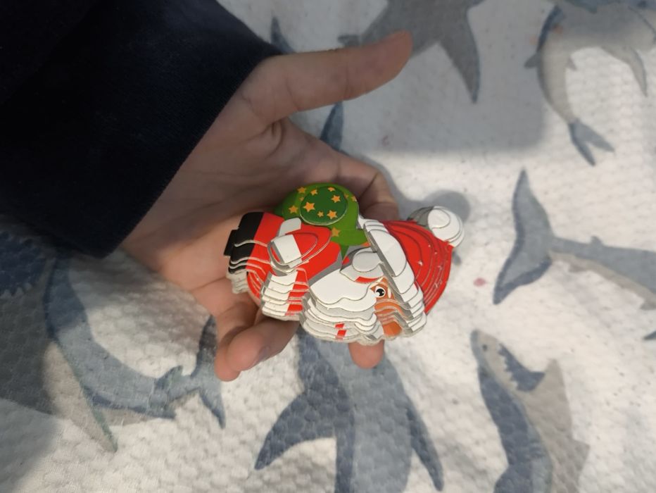 Продаю іграшки (динозаври крутится)