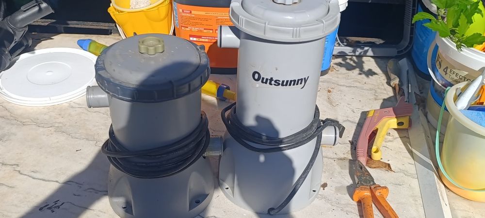 Duas bombas para piscinas