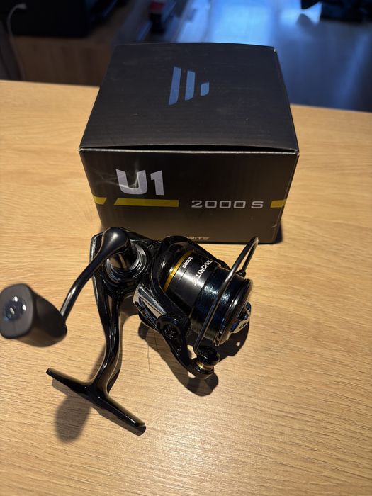 Kołowrotek Favorite U1 2000S, nowy z żyłką