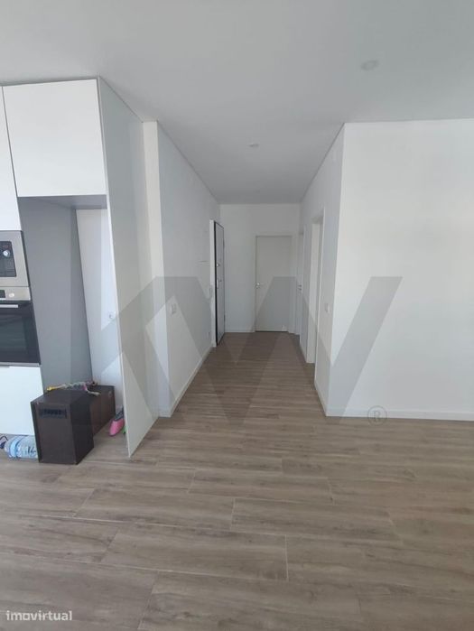 Apartamento T2 Totalmente Remodelado Com Logradouro – Cruz De Pau