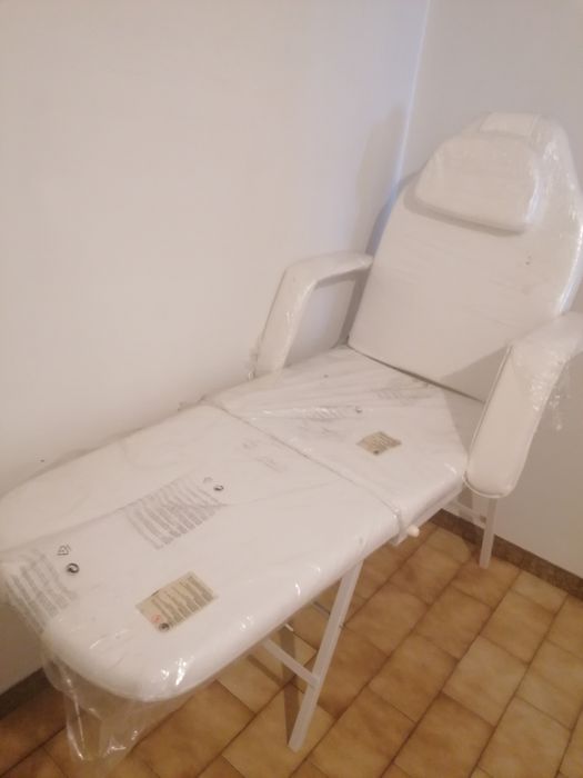 Marquesa plegable e cadeira em perfeitas condições