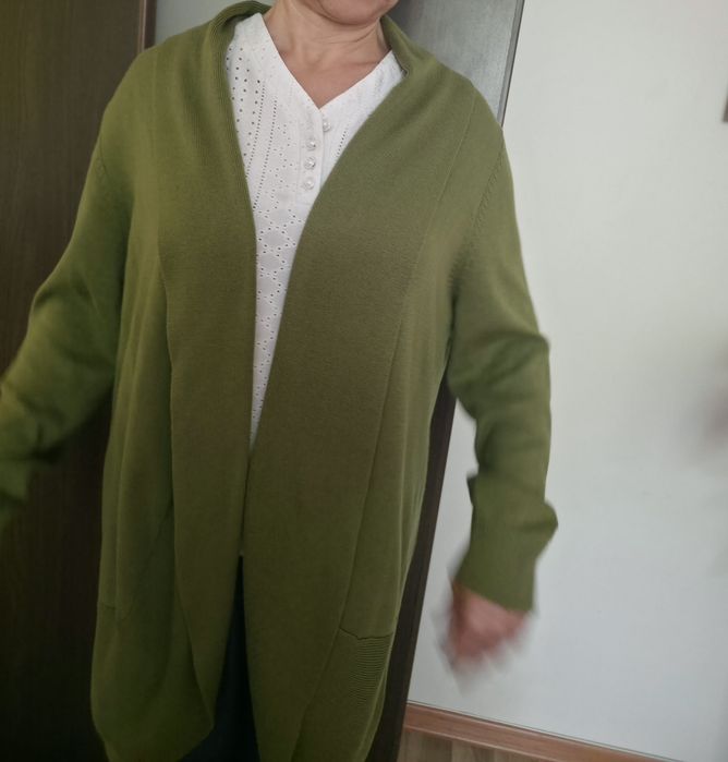 Sweter damski  kolor oliwka.