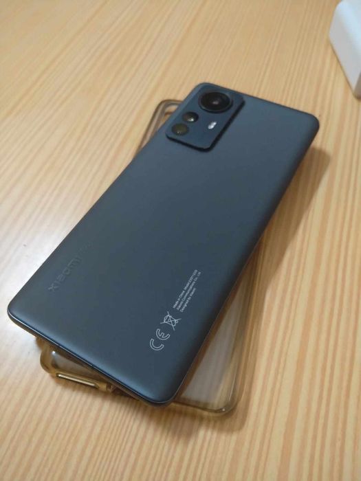 Vendo ou troco Xiaomi 12 pro impecável.