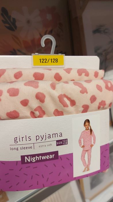 Гарні ,тепленькі піжамки чудовий подарунок до нового року