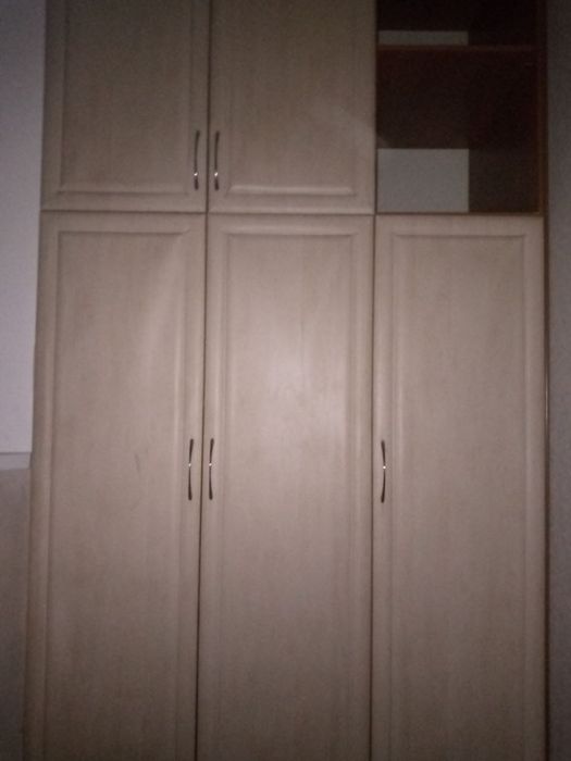 Шафа кухонна велика або в кладову або в спальню
