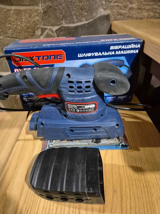 Вібраційна шліфувальна машина Dextone DXFS-220E з коробкою.